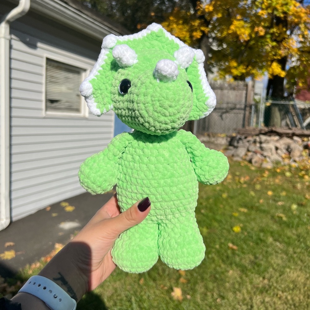 💚🤍 Standing Triceratops Crochet Amigurumi Plushie
